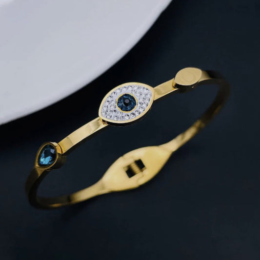 Evil Eye Bracelet, Gold-plated evil eye bracelet for women, Anti-tarnish stainless steel bracelet with diamond charm, Close-up of evil eye charm on bracelet, Bracelet styled with casual outfit, Slayink Bracelets