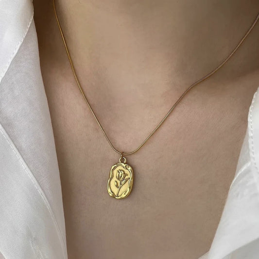 Rose Pendant Necklace