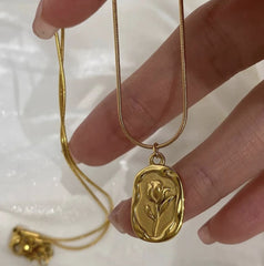 Rose Pendant Necklace